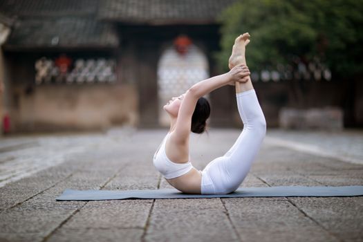 平板支撑能练出马甲线吗,真相是这样的,别再被骗了