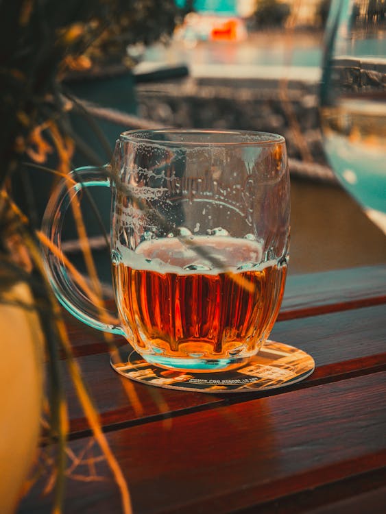бесплатная Бесплатное стоковое фото с beer, beer in glass, beer in prague Стоковое фото