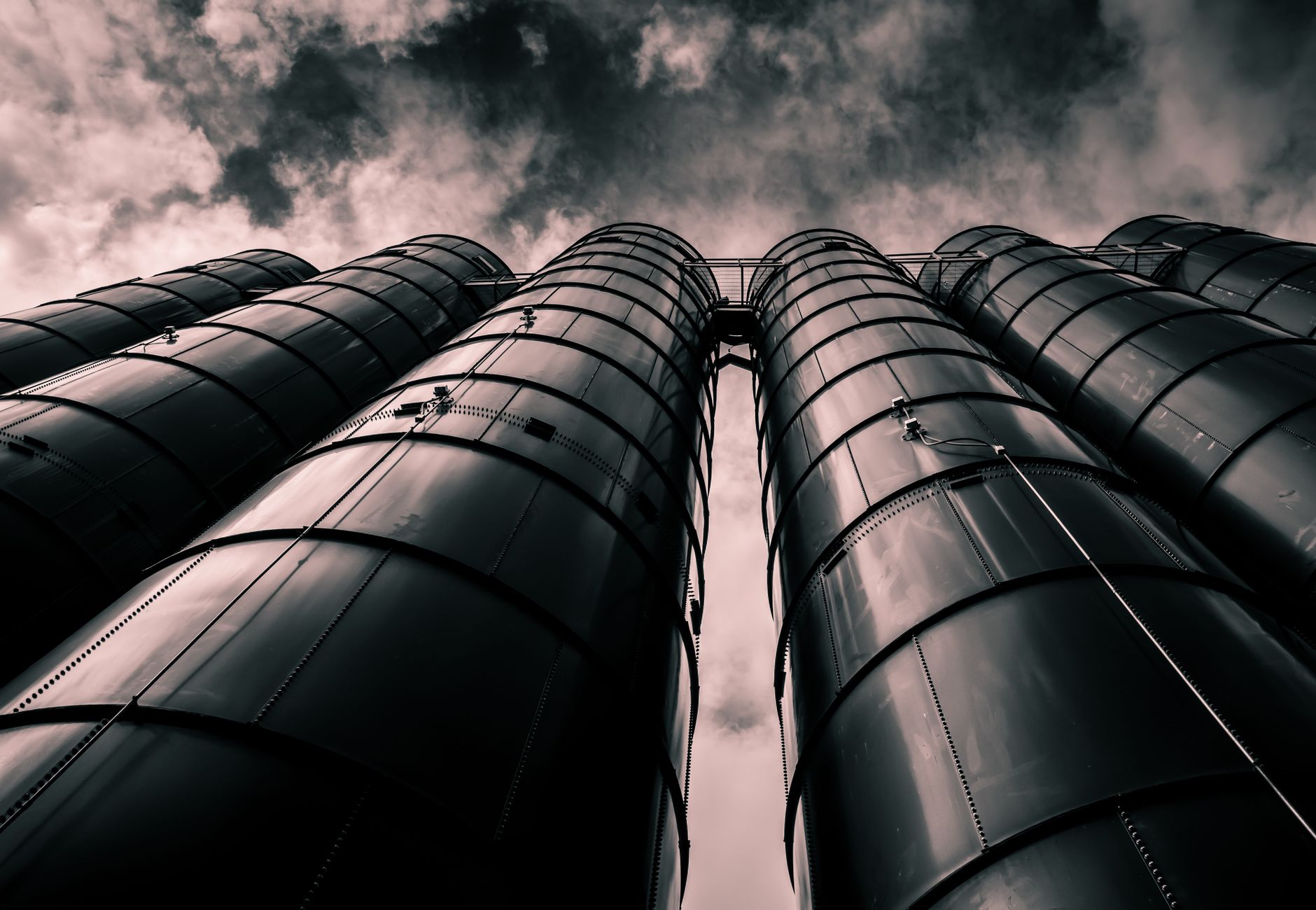 Petróleo: Como os preços globais ditam o seu bolso e a economia do Brasil
