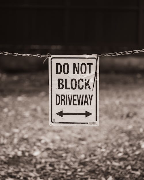 Sign of a Do Not Block the Driveway