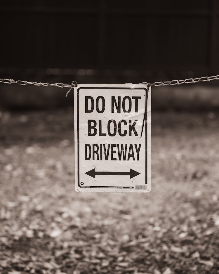 Sign Of A Do Not Block The Driveway