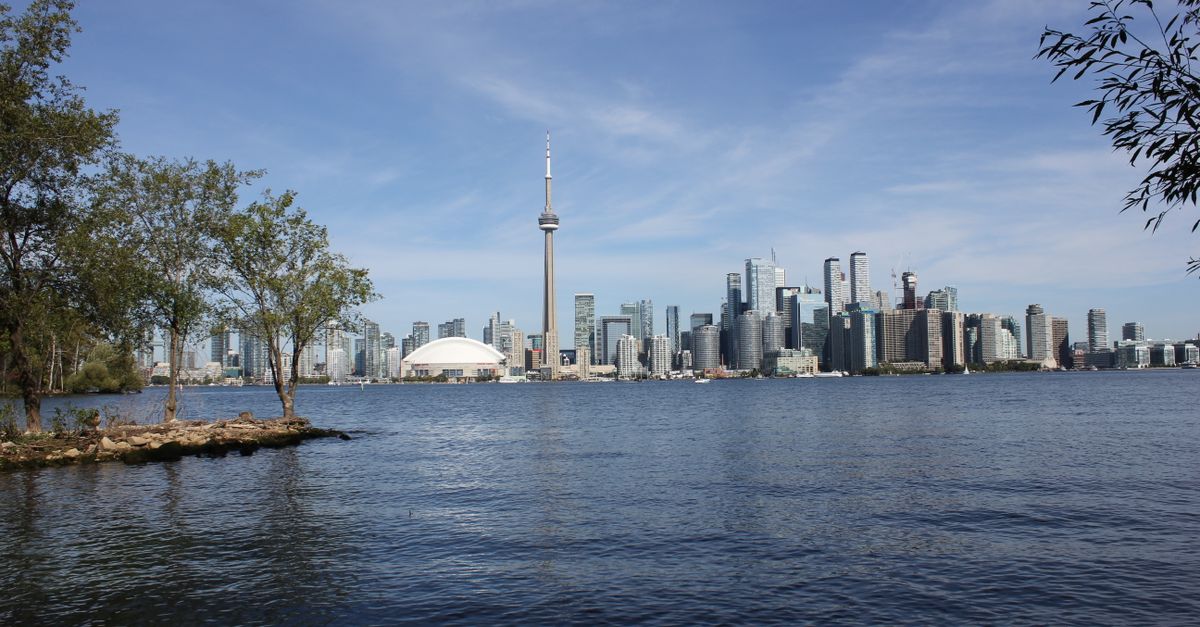 Downtown Toronto skyline representing the Canadian economy and housing market