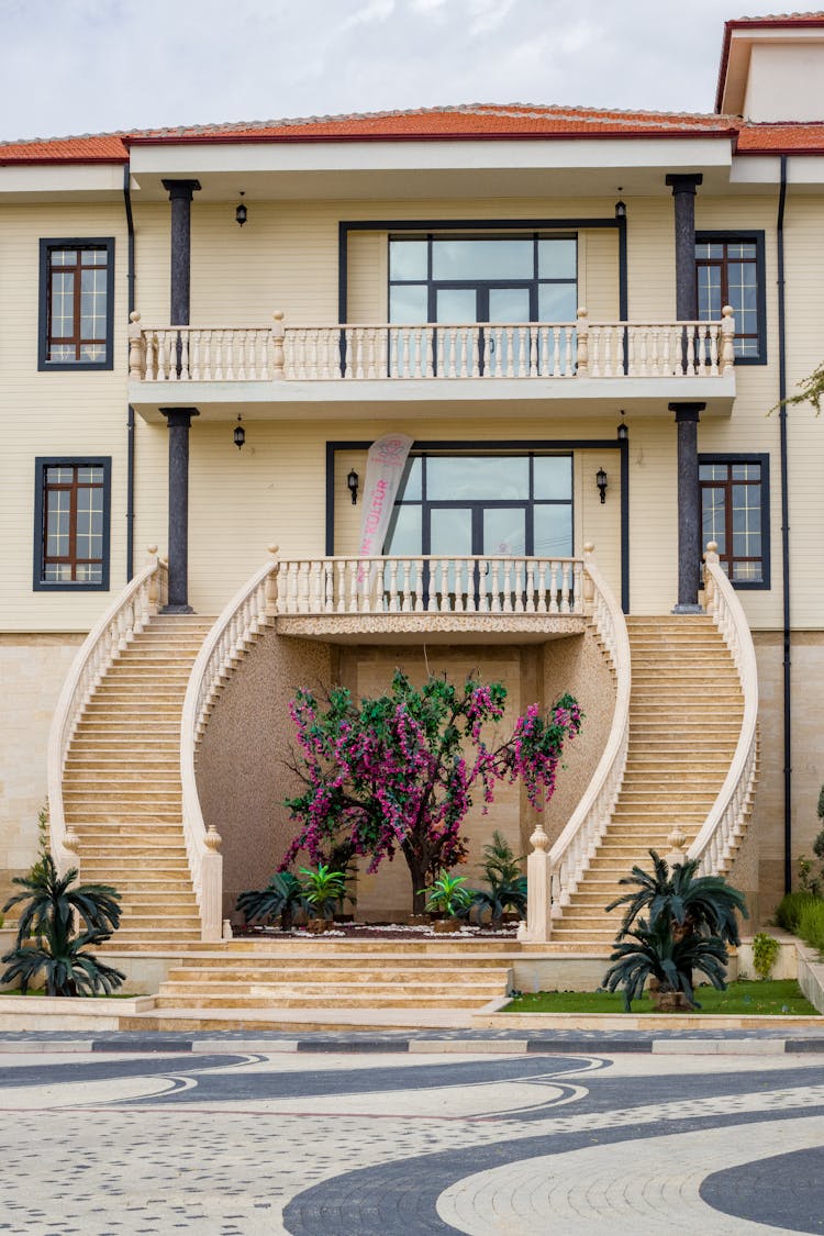 Residence With Balcony And Terrace