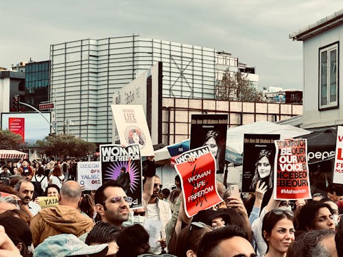 Gratis stockfoto met activisten, banners, betoging