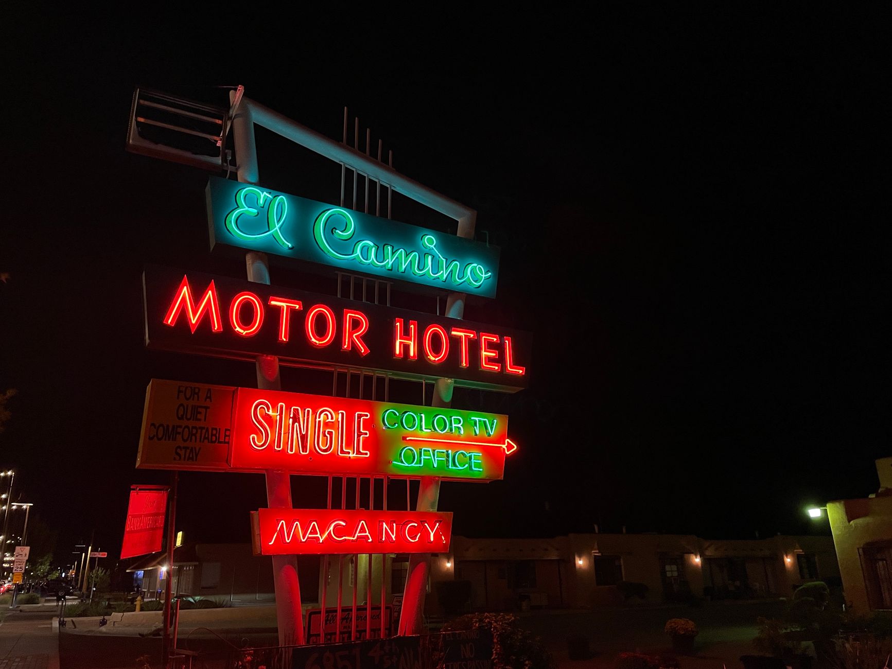 Roadside motel sign representing budget lodging near Saks