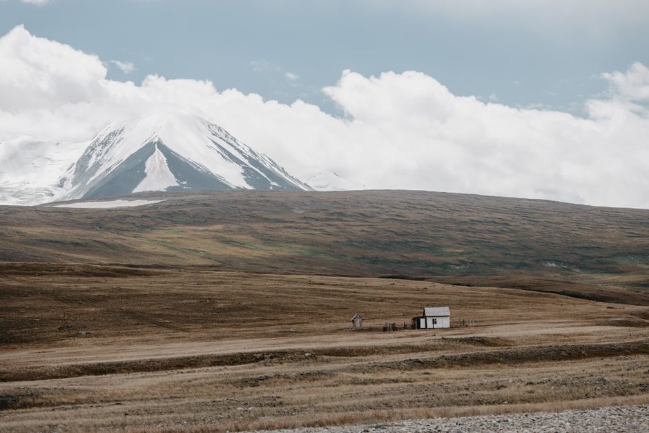戊土日主:山嶽之命的穩重與包容分析