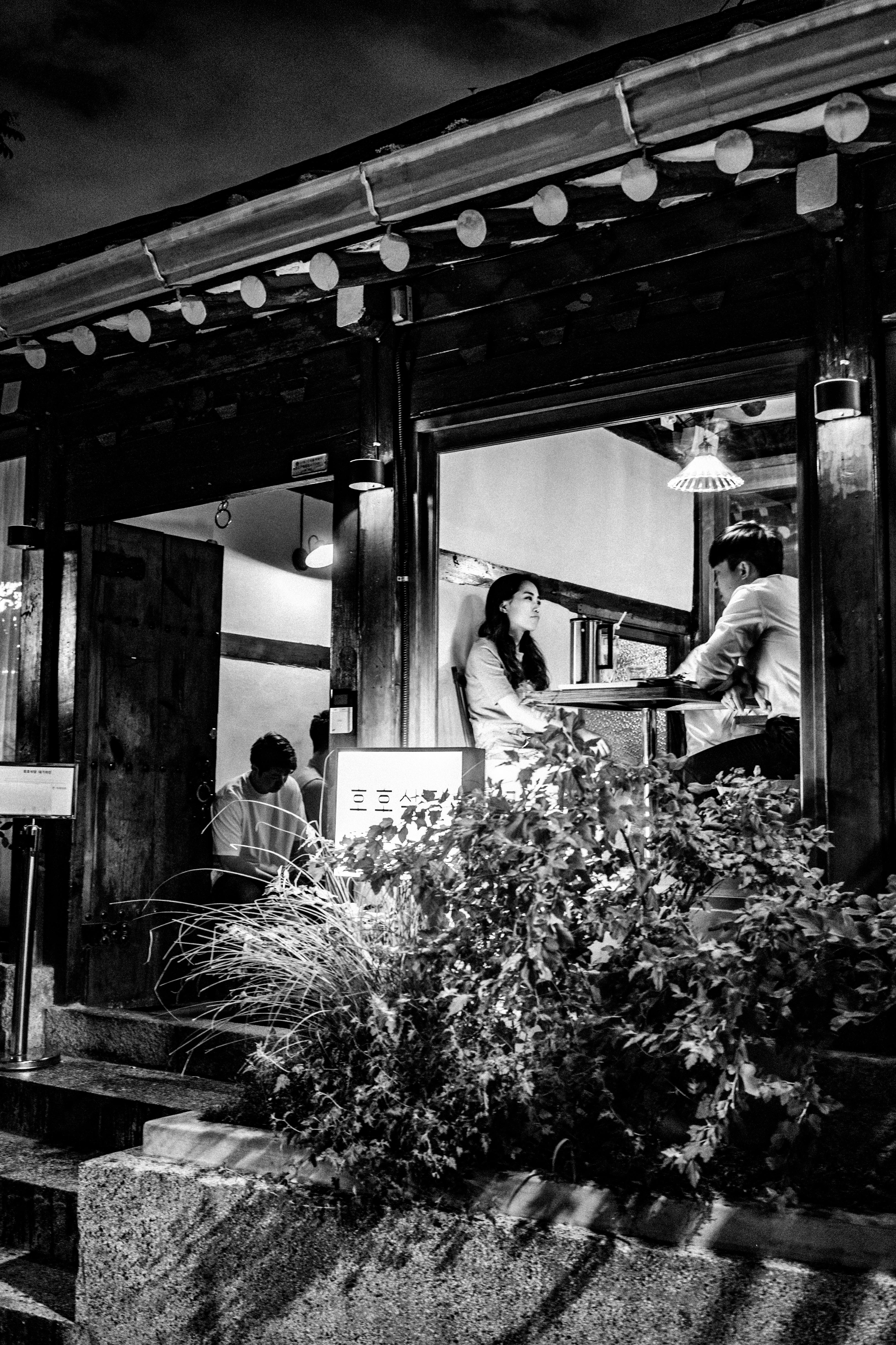 Grayscale Photography of People Inside Restaurant · Free ... Grayscale Photography of People Inside Restaurant · Free ... - 3921 x 5882 jpeg 5756kB