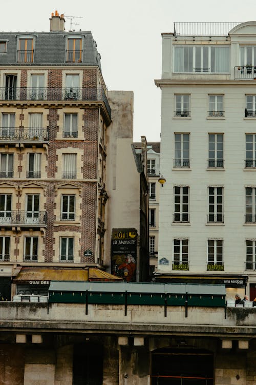 Kostenloses Stock Foto zu apartmentgebäude, balkone, frankreich