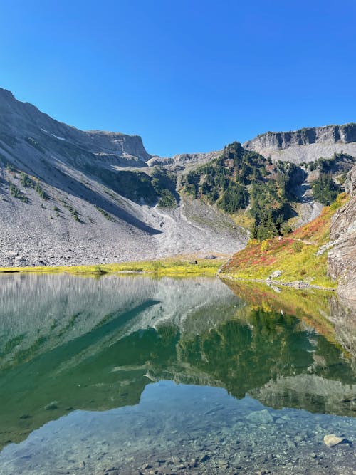 Clear Lake in the Valley of Mount Baker in Washington, USA