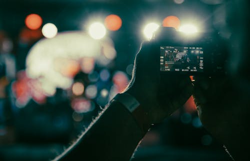 Gratis stockfoto met donkere nacht, fotocamera, fotograaf