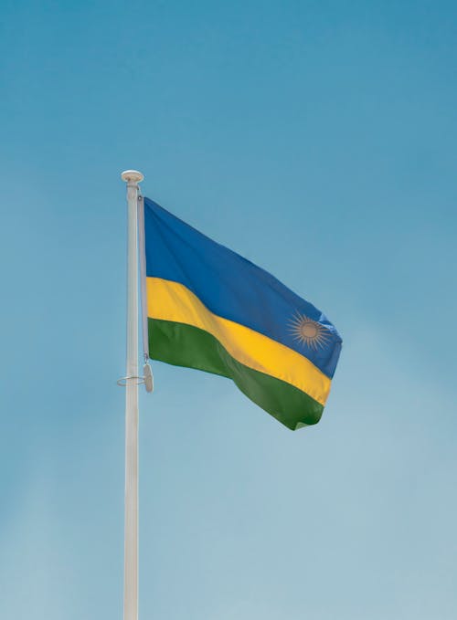 afiş, bayrak, bayrak direği içeren Ücretsiz stok fotoğraf