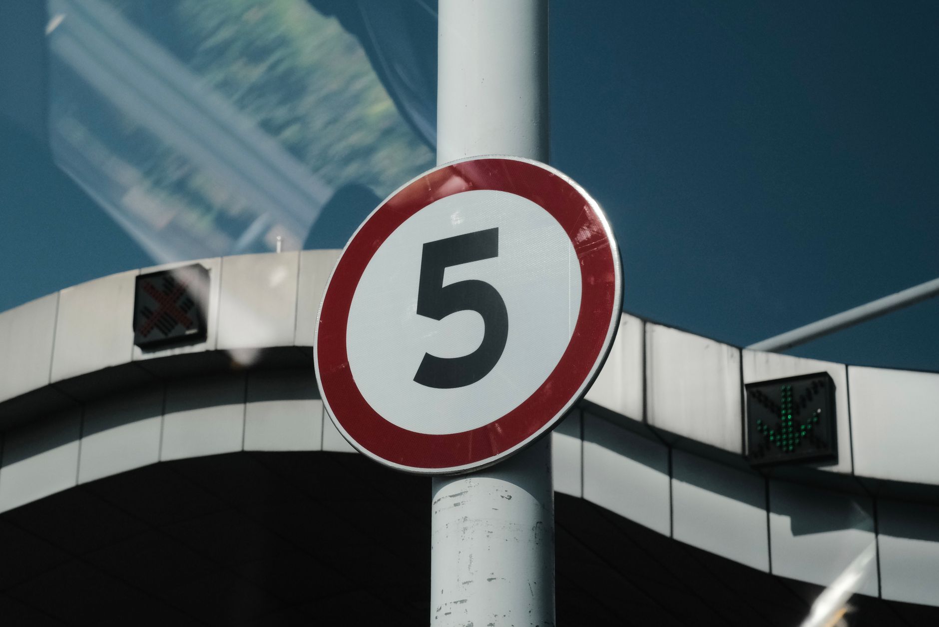 Trafic reluat pe Strada Halelor după aproape 2 ani de restricții