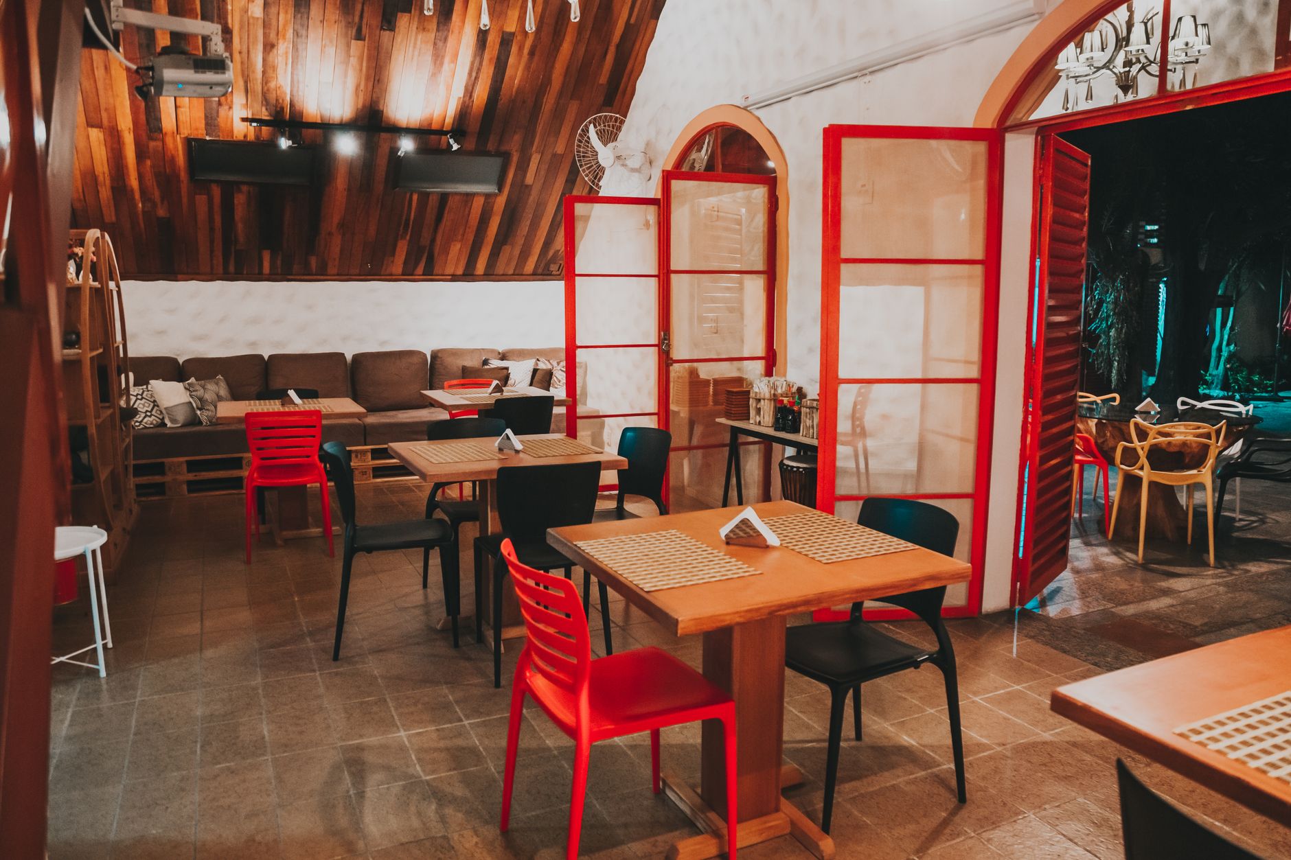 Independent Restaurants Face Unprecedented Shut Downs As Costs Mount