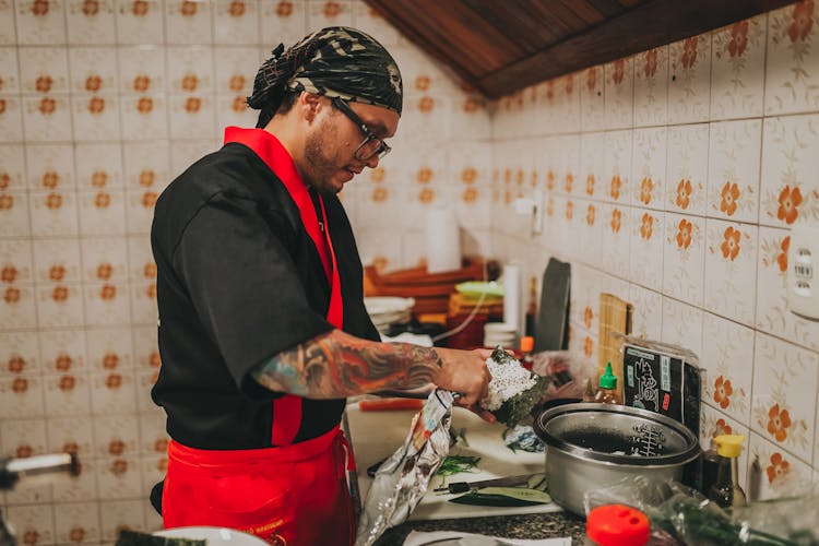 Chef Making Sushi 