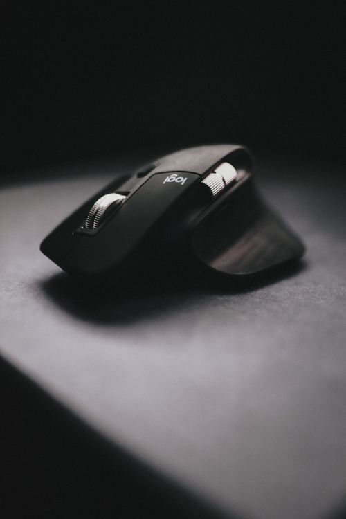 Close-Up Shot of a Wireless Computer Mouse · Free Stock Photo