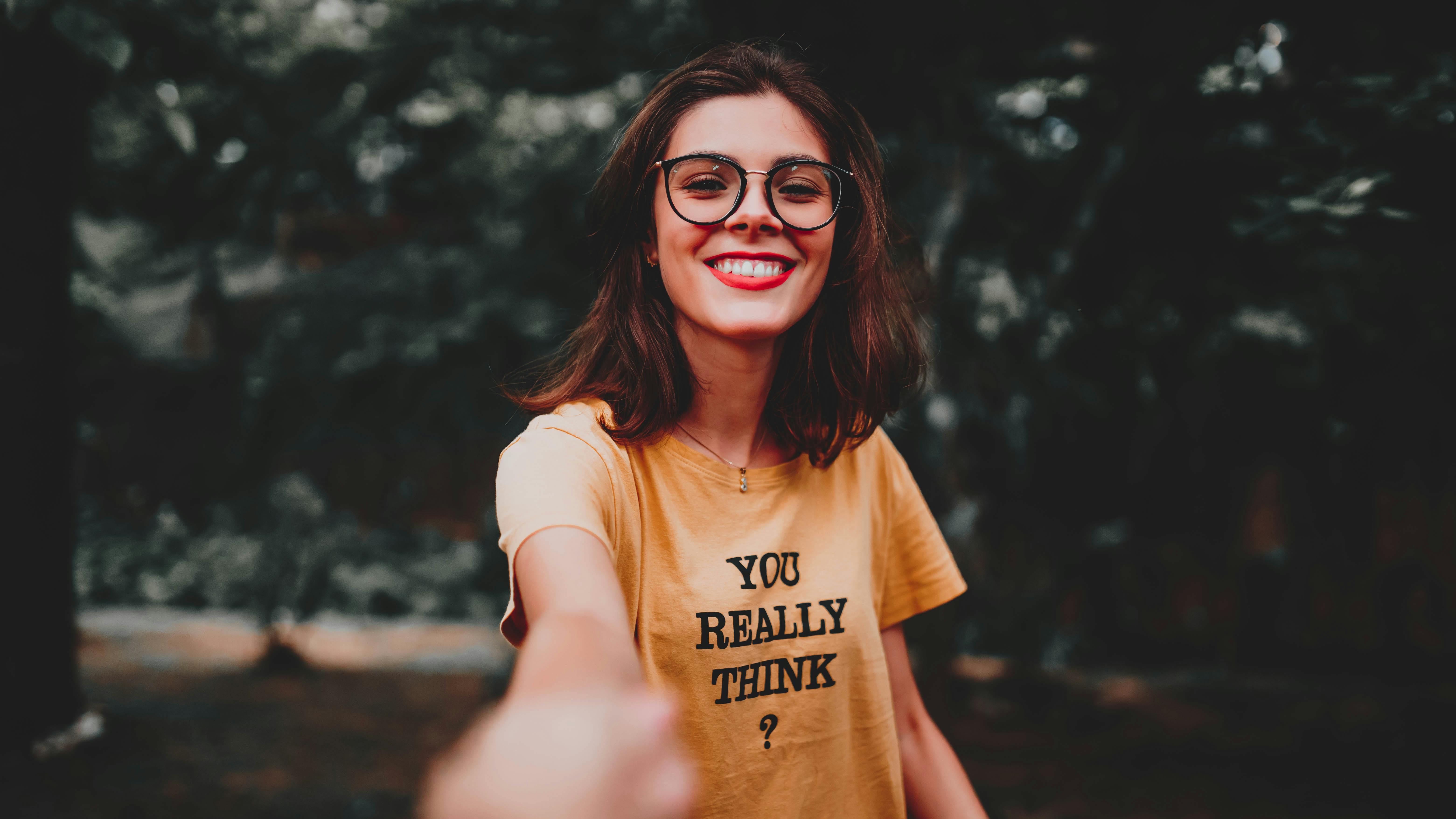 Miễn phí Ảnh lưu trữ miễn phí về ánh sáng ban ngày, áo sơ mi màu vàng, áo thun Ảnh lưu trữ