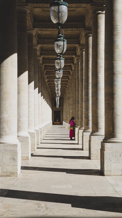 Photos gratuites de allées piétonnes, colonnade, colonnades