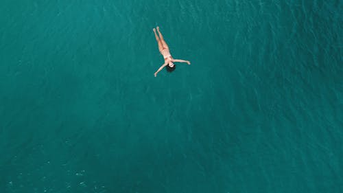 Kostenloses Stock Foto zu bikini, drohne erschossen, frau