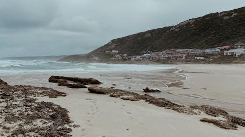 Gratis stockfoto met golven, heuvel, noodweer