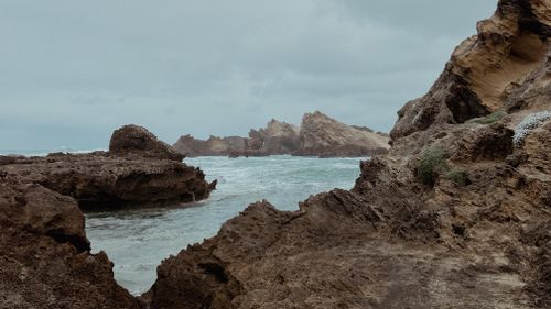 Free Majestic rocky coastline with waves crashing in Kareedouw, South Africa. Captures dramatic ocean scenery. Stock Photo