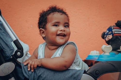 Foto profissional grátis de alegre, bebê, bonitinho