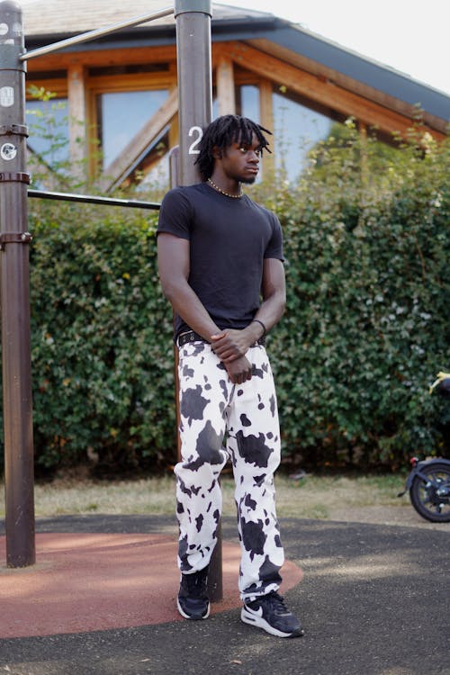 Gratis stockfoto met Afro-Amerikaanse man, buitenshuis, fashion