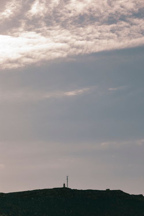 Free Dramatic silhouette of a hill against a vast, textured sky in Baku, Azerbaijan. Stock Photo