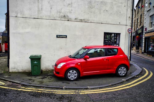Foto d'estoc gratuïta de aparcament, carlisle, cotxe vermell