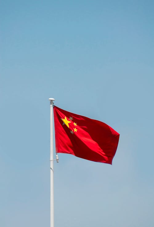 Cờ Trung Quốc: Năm 2024, cờ Trung Quốc là biểu tượng của một nền kinh tế phát triển và một quyền lực đang nổi lên. Với sự tham gia tích cực vào nhiều tổ chức và tổ chức liên quan đến khu vực và quốc tế, Trung Quốc đã trở thành một đối tác đáng tin cậy và đồng minh chiến lược của nhiều nước.