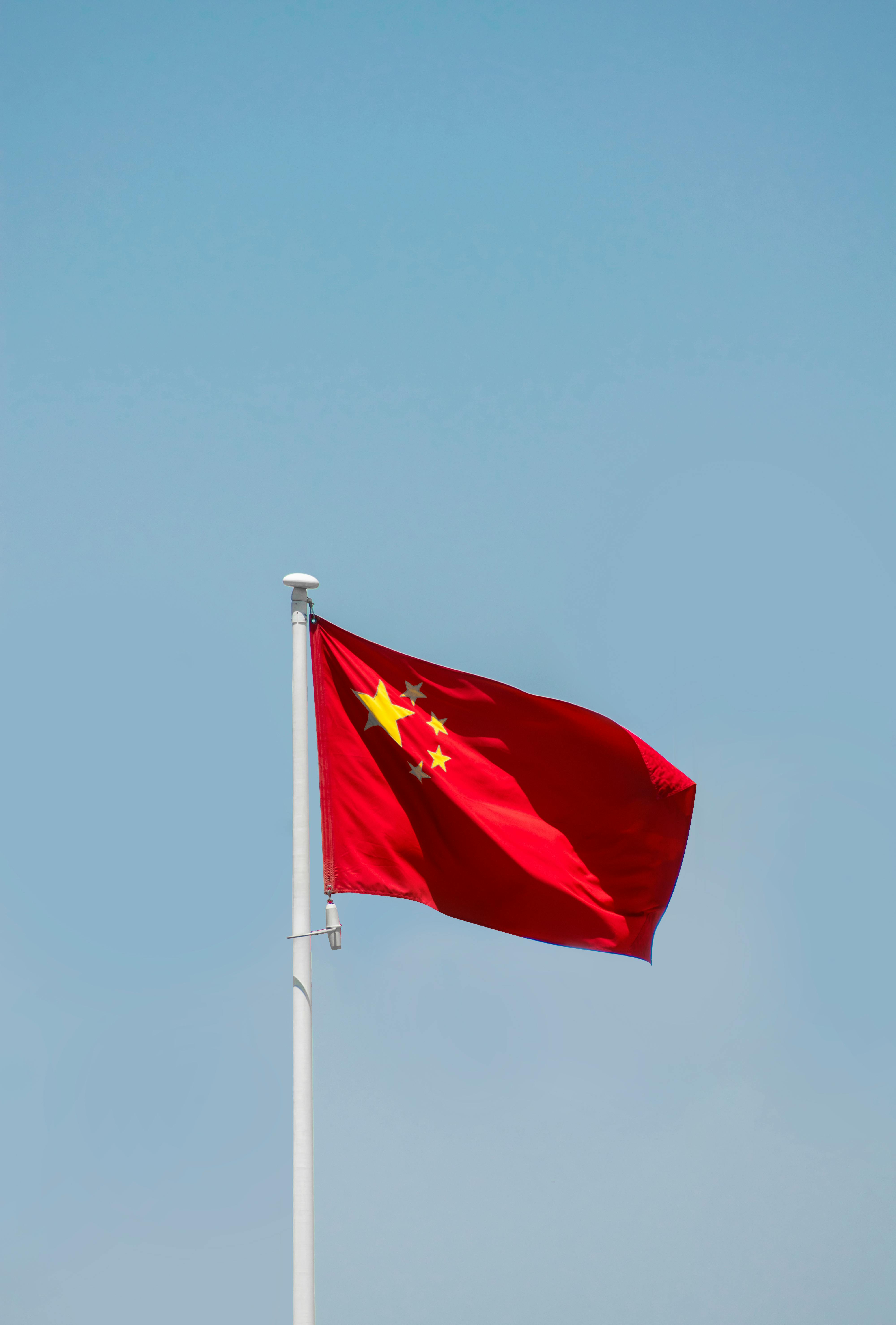 Cờ Trung Quốc là biểu tượng nhận diện quốc gia với sức mạnh kinh tế ngày càng tăng trưởng. Hãy cùng chiêm ngưỡng hình ảnh cờ Trung Quốc đầy uy quyền và kiêu hãnh để khám phá vẻ đẹp của nền văn hoá và lịch sử nước này.