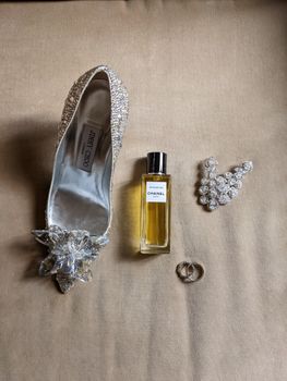 Flat lay of a glamorous high heel, perfume, and jewelry, ideal for luxury fashion displays.