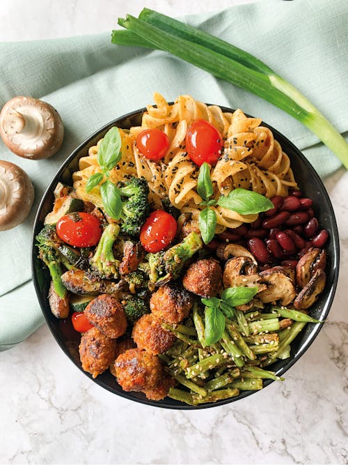 Salad with Noodles and Meatballs