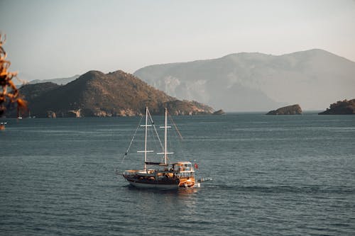 Kostenloses Stock Foto zu berge, boot, landschaft