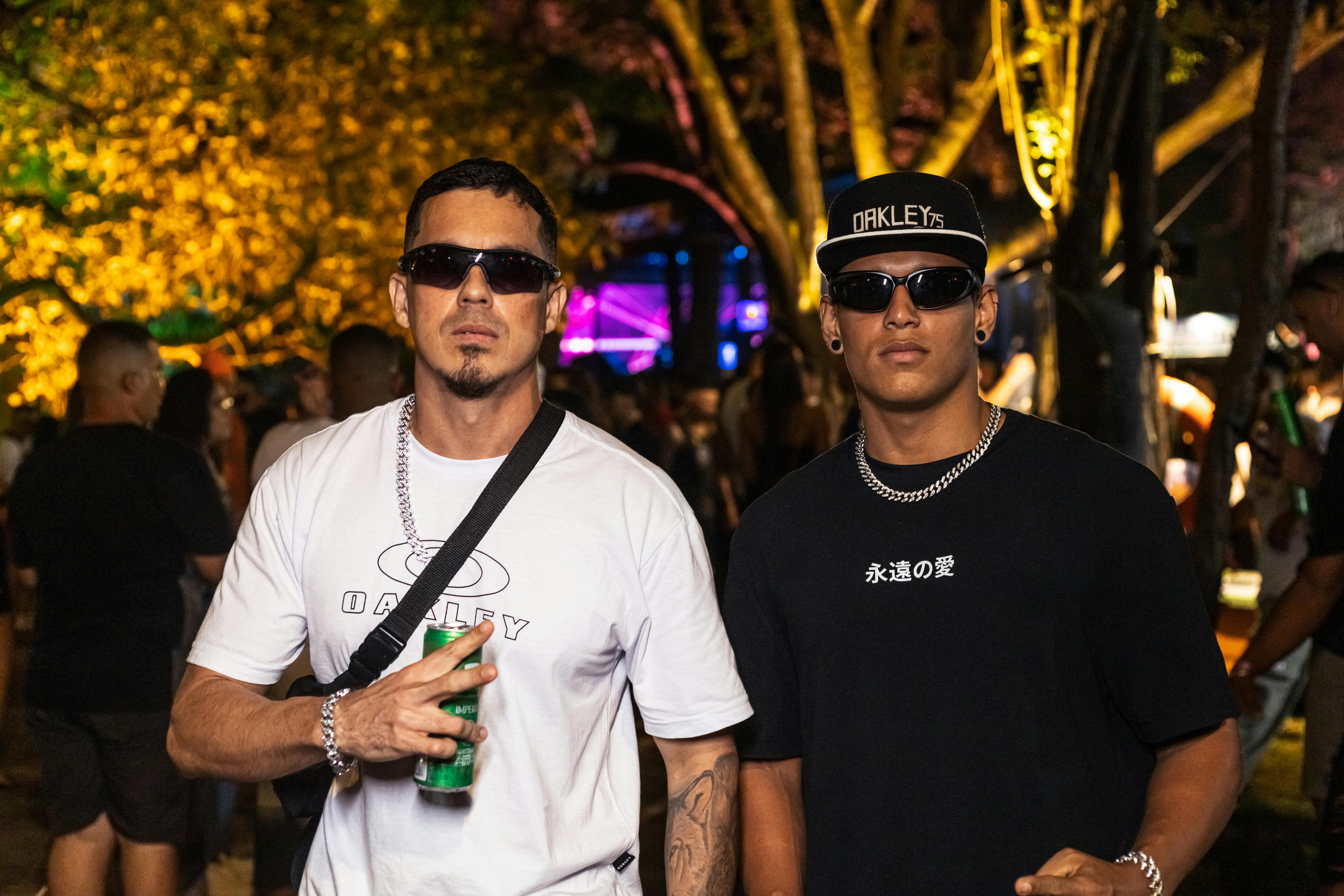 Can a straight go 2 ace king?