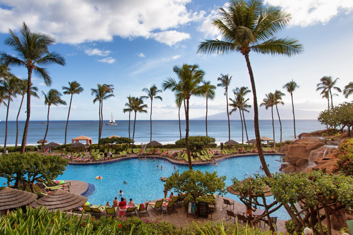 Aulani resort and Hawaiian island scenery