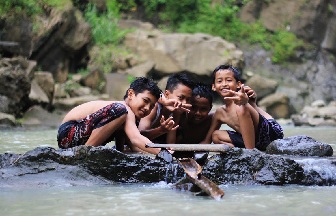 Foto stok gratis air terjun, anak kecil, anak-anak