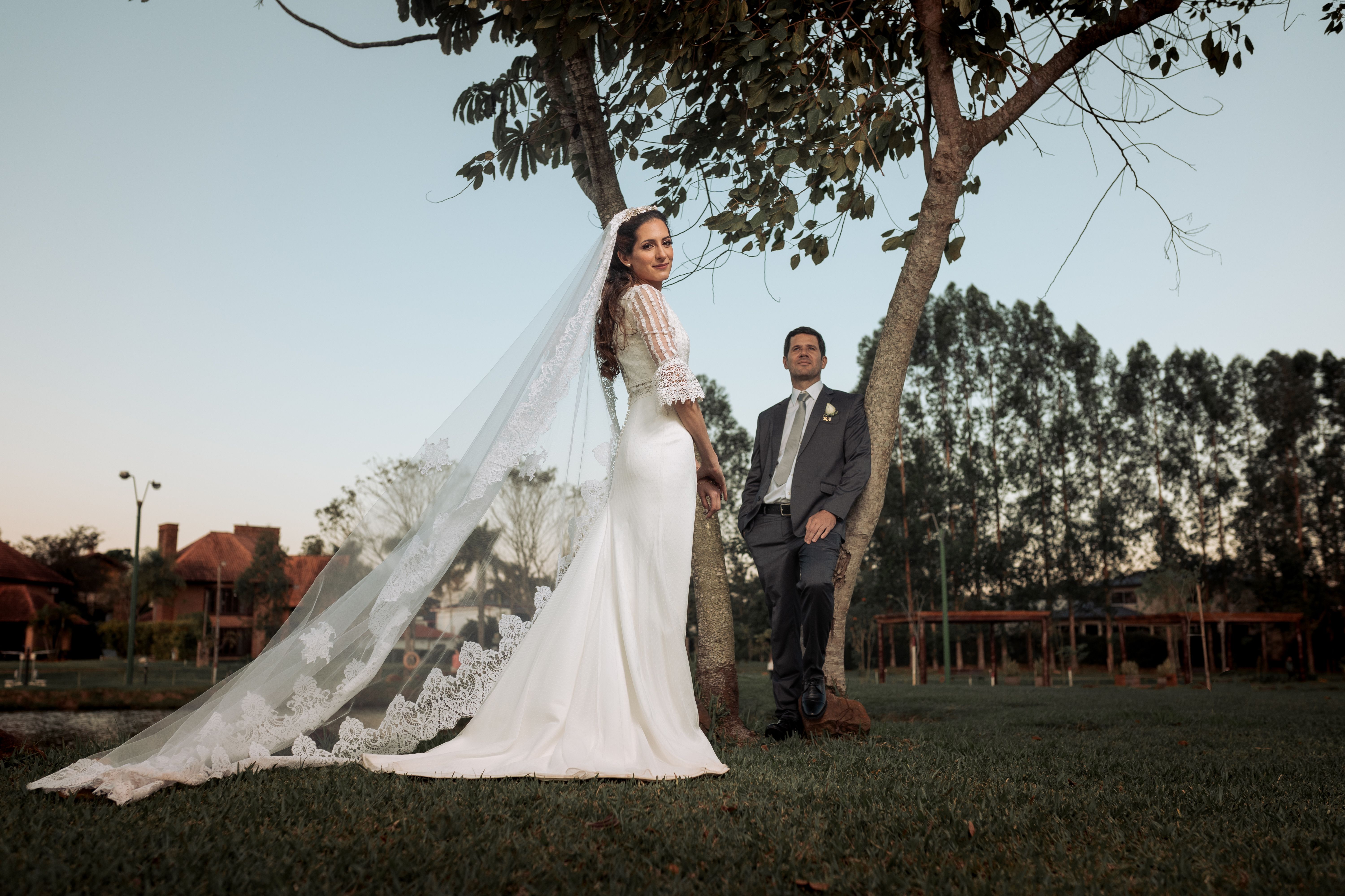 novia probador vestido crepe liso sin adornos