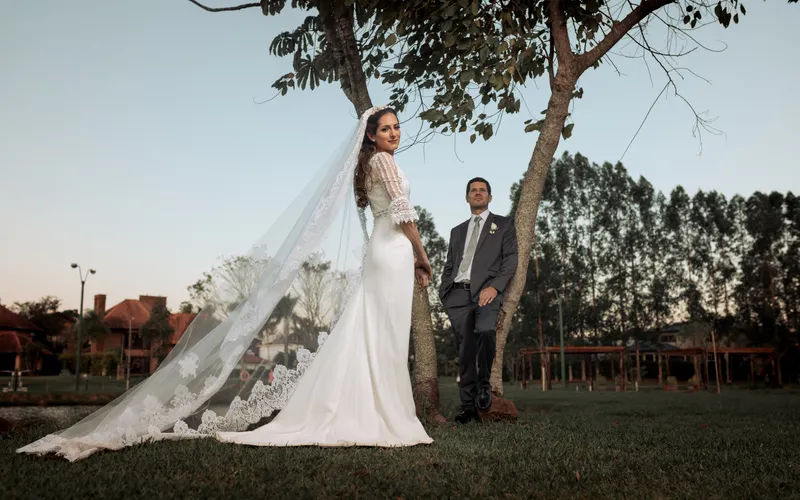 novia probador vestido crepe liso sin adornos