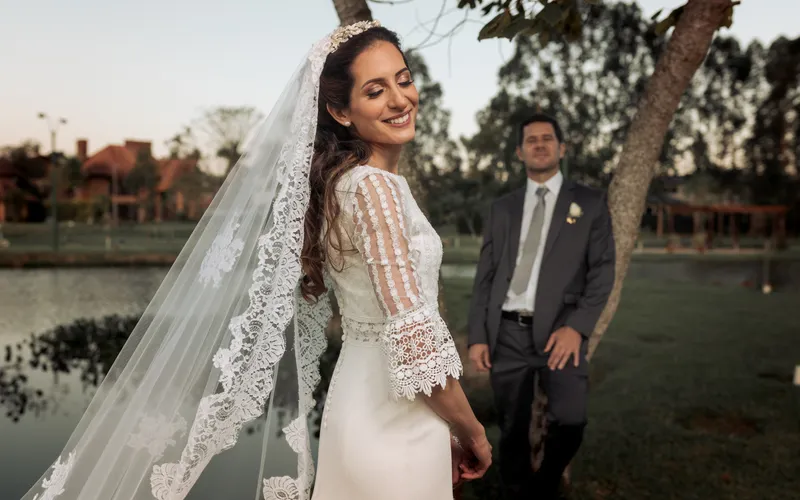 detalle encaje guipur vestido sirena novia ajustado