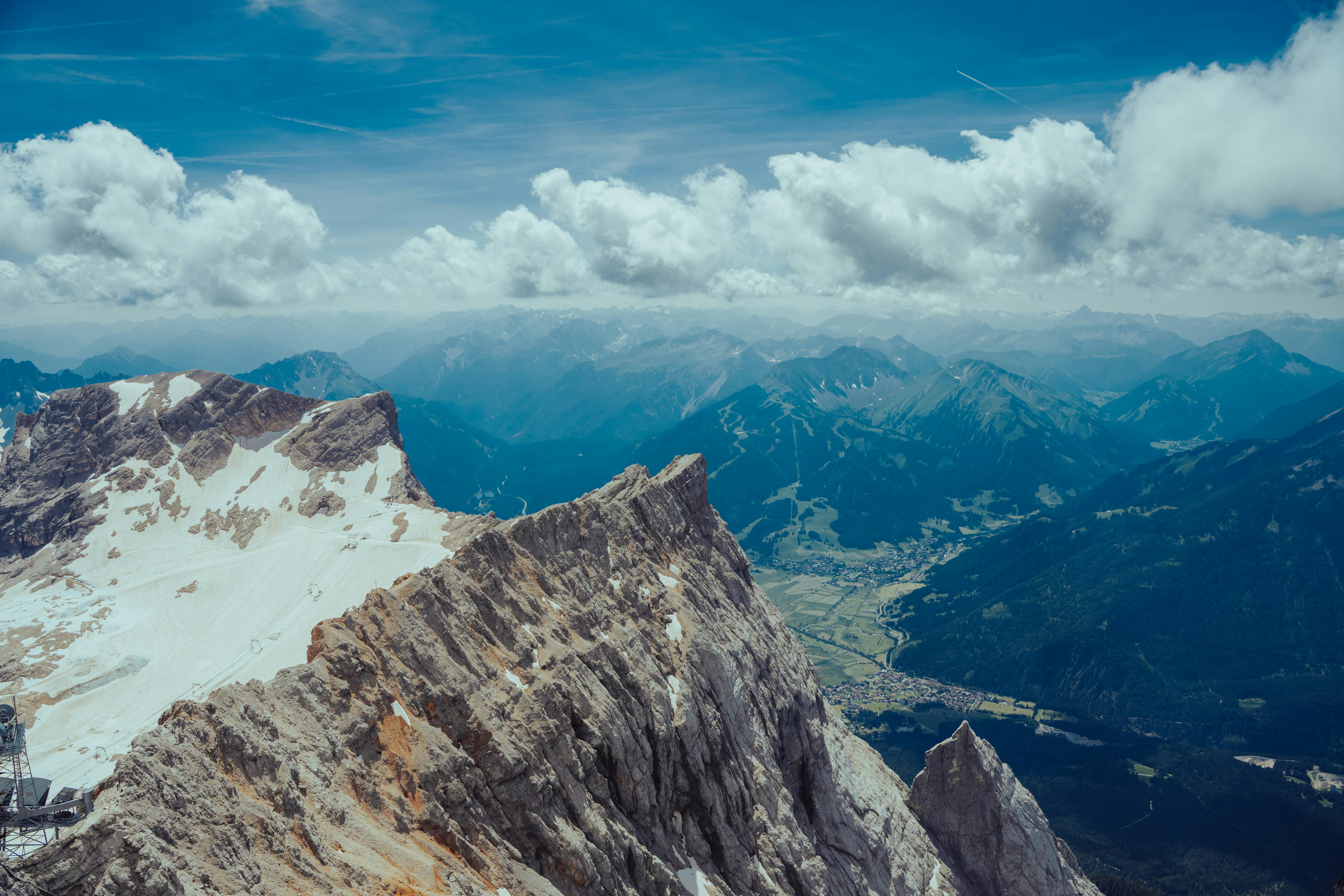Vertiseit (Q1 Review): Look beyond volatile non-SaaS revenue — Photo by Benni Fish on Pexels