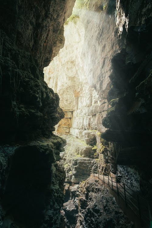 Foto d'estoc gratuïta de cova, formació geològica, formació rocosa