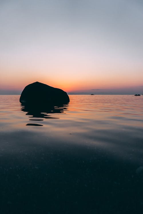 Foto profissional grátis de cair da noite, horizonte, mar