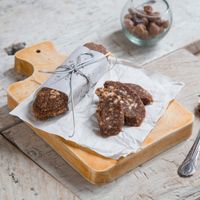 Nut and date snack bars — photo by Karina Ustiuzhanina on Pexels