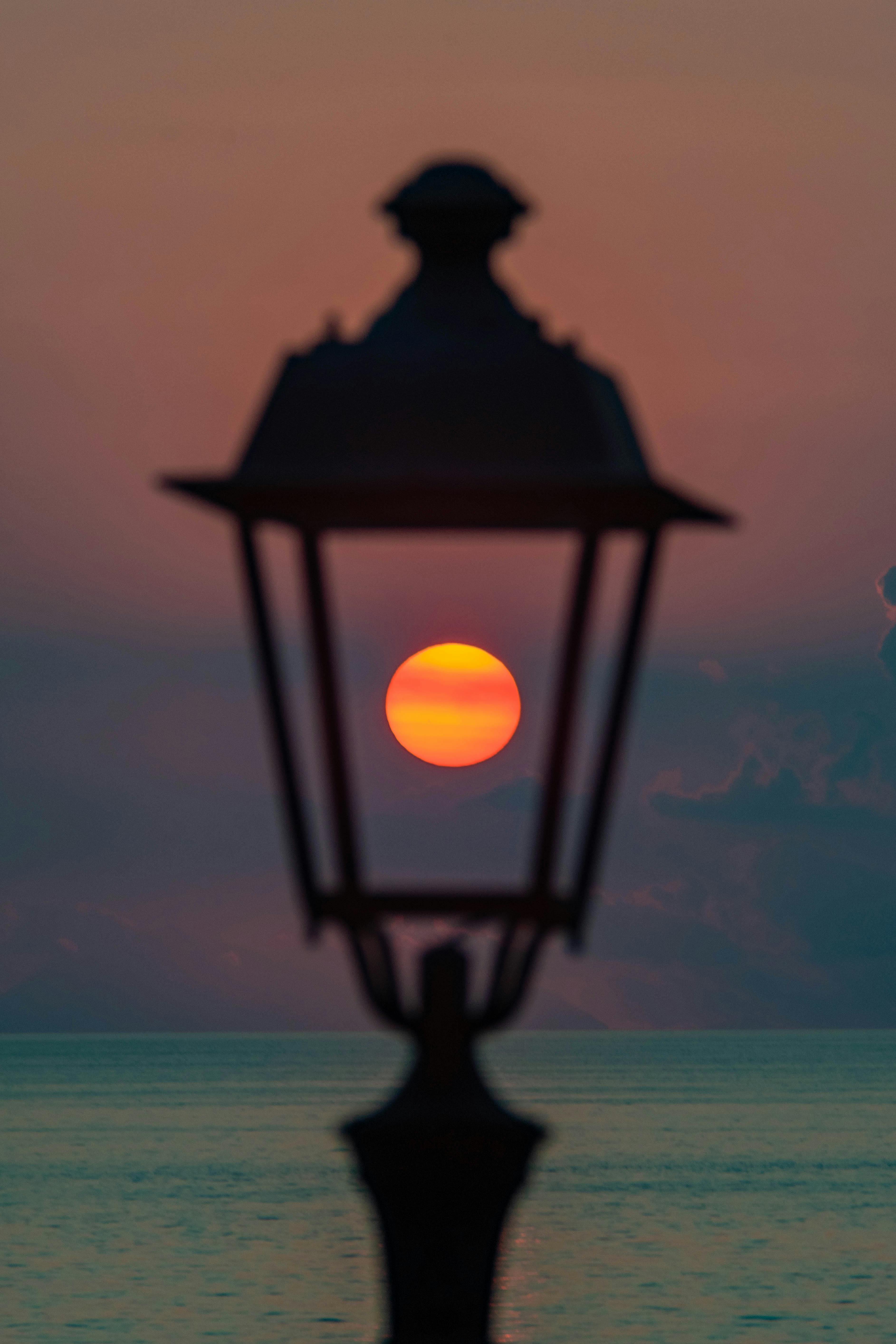 What metal Cannot be detected?