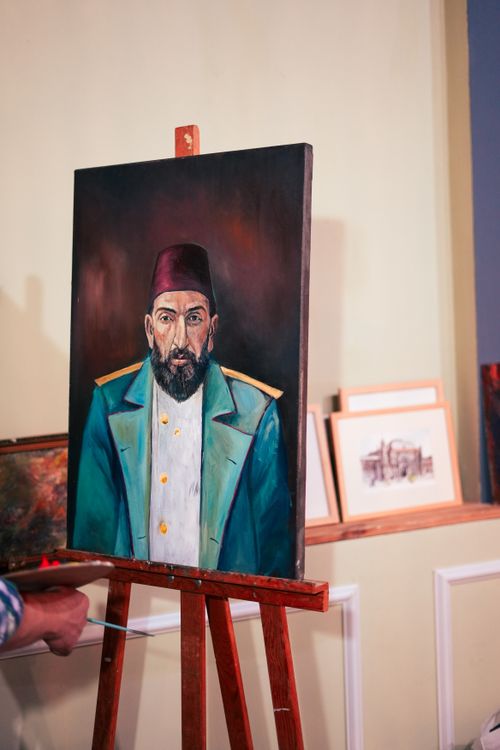 Free Acrylic painting of a man displayed on an easel in an art studio. Stock Photo
