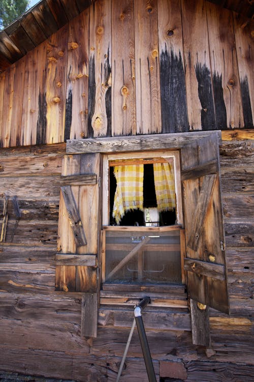 Foto d'estoc gratuïta de abandonat, antic edifici, cabana de fusta