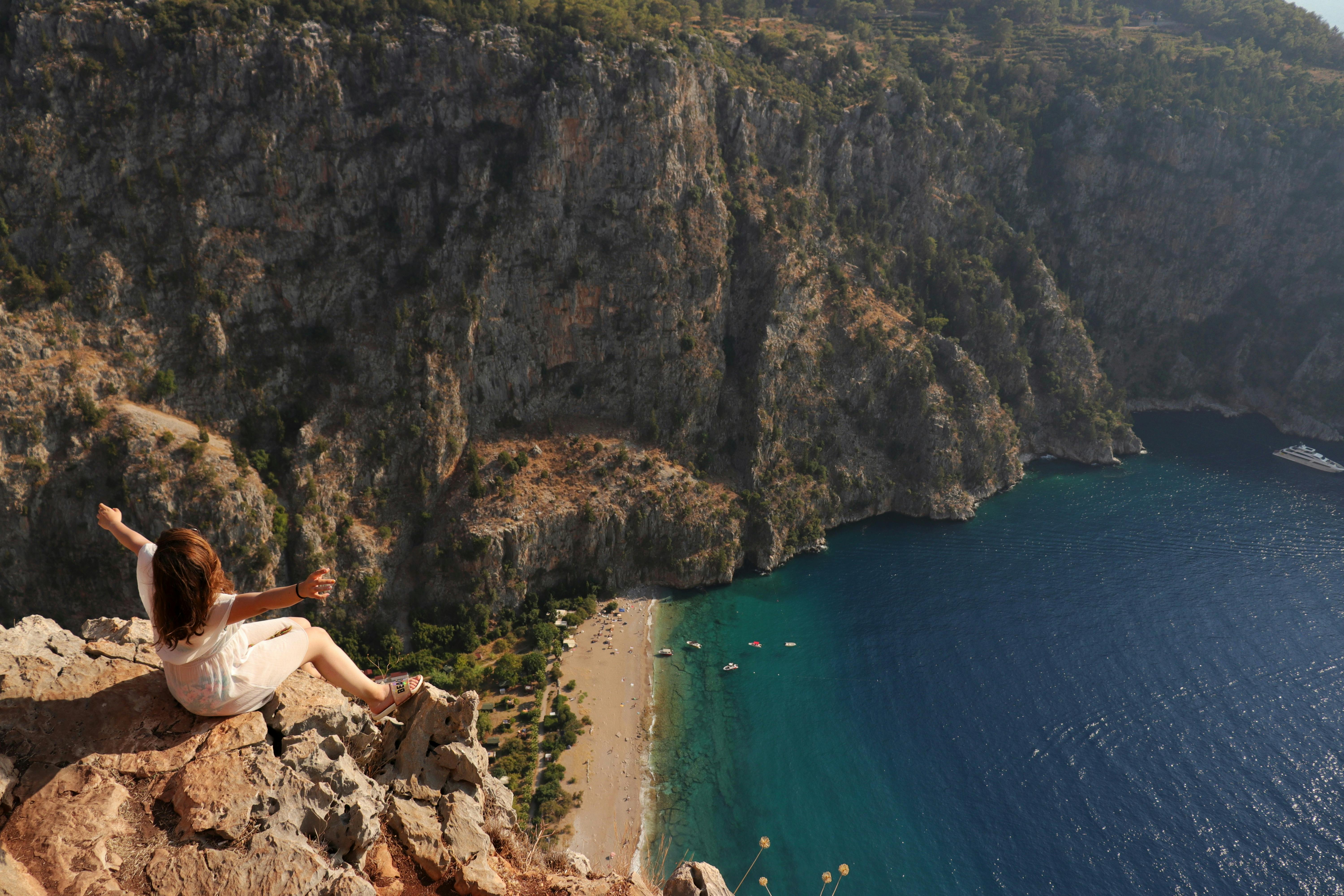 general travel quotes — Photo by Tuba Karabulut on Pexels