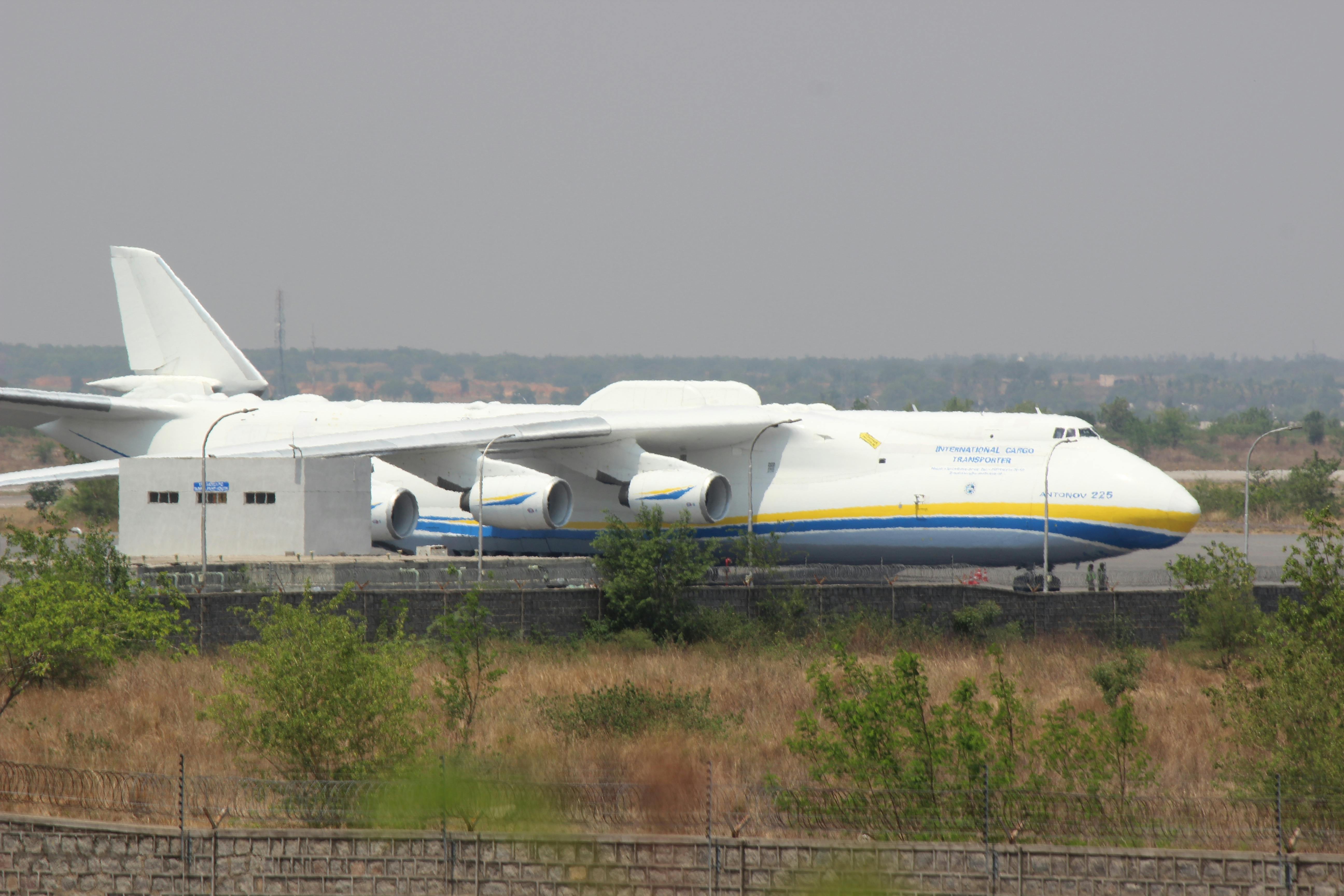 アントノフアン225ミリア 世界最大の航空機 最大の航空機の無料の写真素材