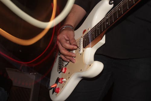Foto d'estoc gratuïta de guitarra elèctrica, guitarrista, instrument musical