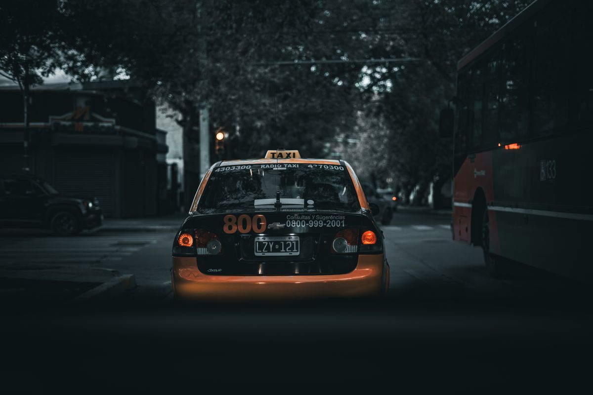 Experiență premium Taxi Select Orhei - taxi non-stop noaptea în oraș